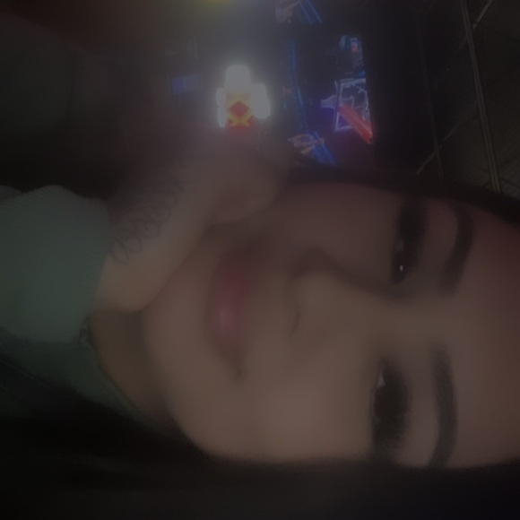 Meet your Posher, Cristina - Picture 1 of 1